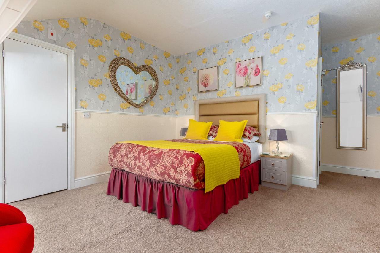 Valentine Lodge Over 21 Adult Couples Only Blackpool Esterno foto